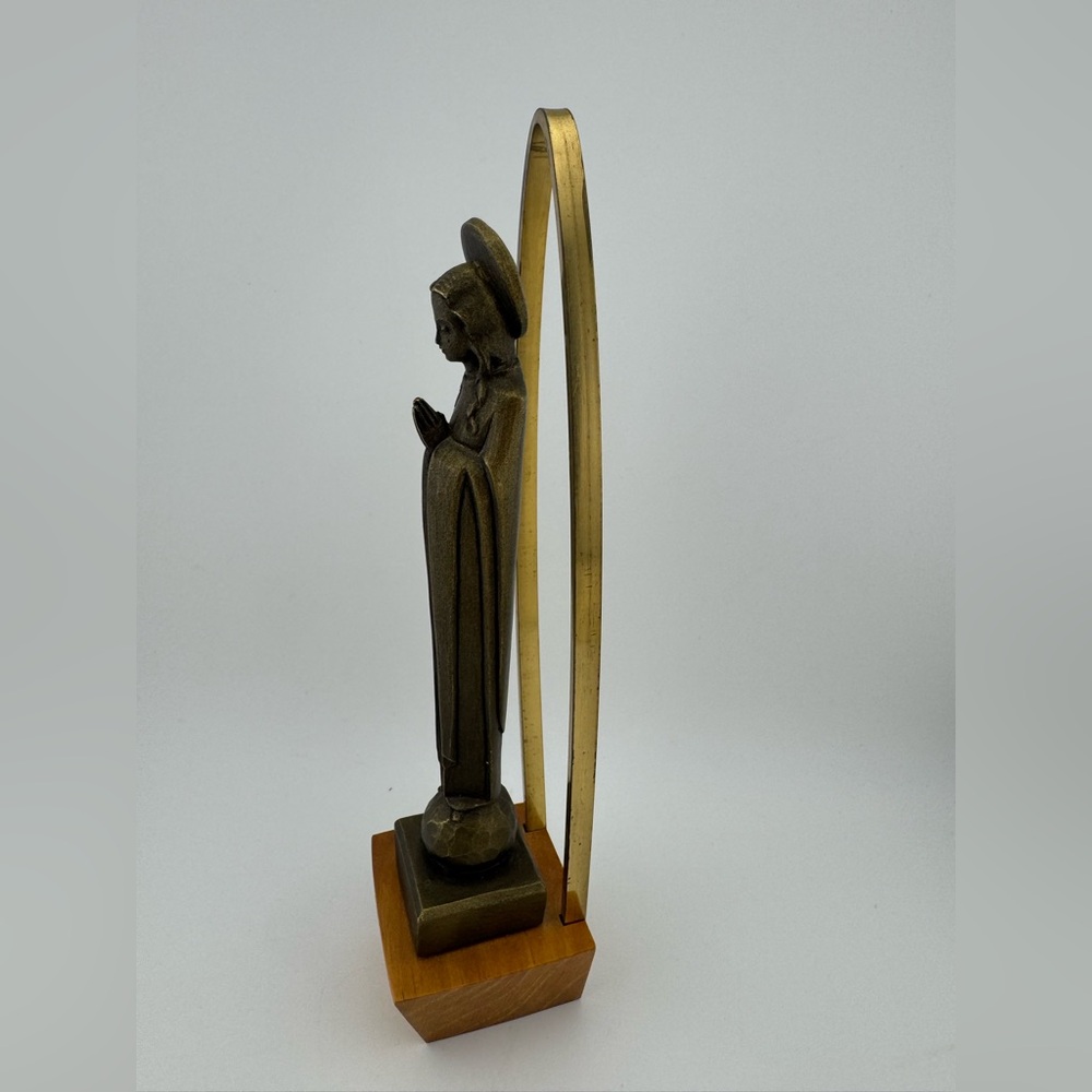 Elegant Bronze Colored Sculpture with Wooden Base Praying Madonna - Picture 6 of 7